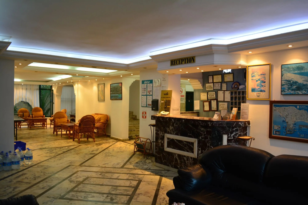 Cleo Hotel