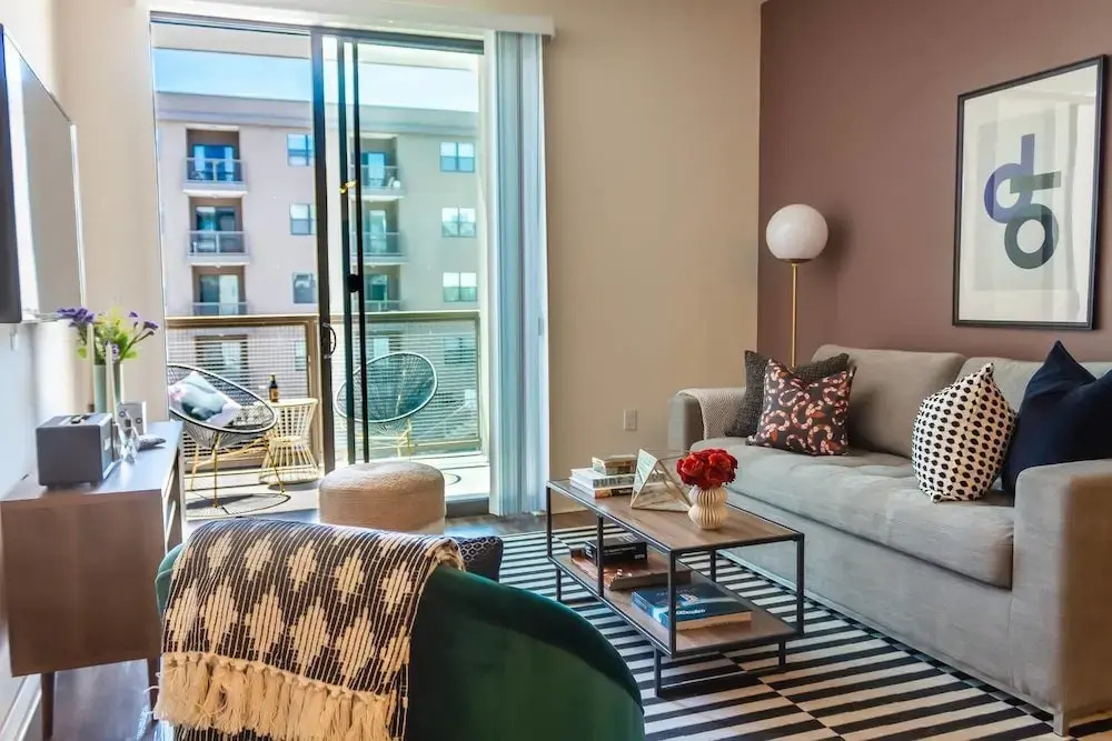 Modern 1BR Apt 3min From Convention Center