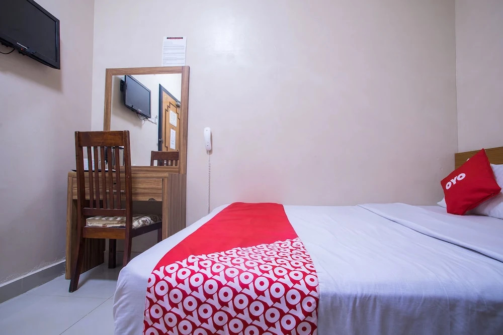 OYO 43929 Adak Hotel