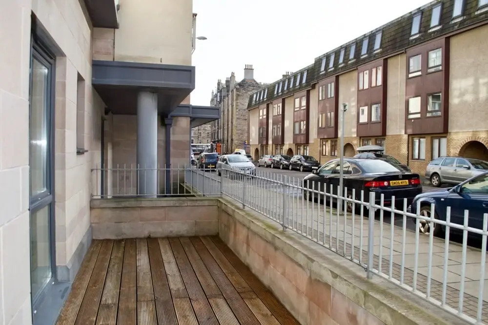 Modern 2 Bedroom City Centre Flat