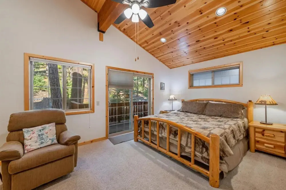 Wolf s Lair by Avantstay Swiss Chalet w Private Hot Tub Access to Northstar Resort Community