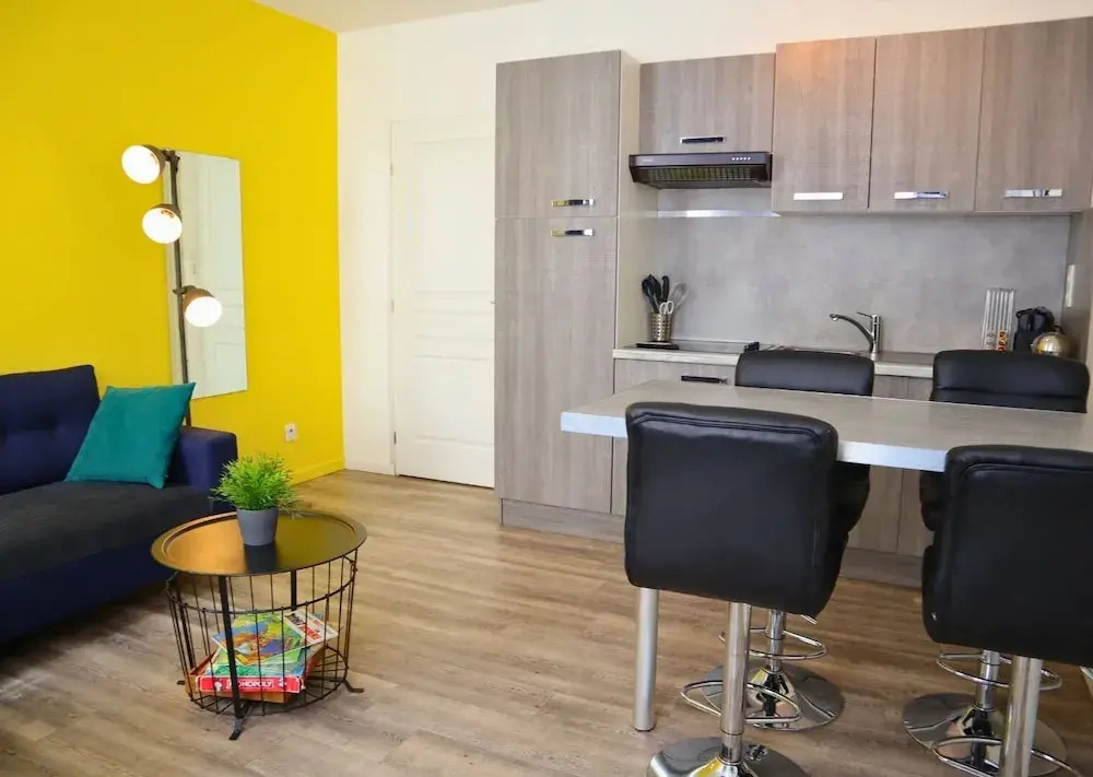 Studio en plein centre de Saint-Omer - à 5 min de la gare, parking privé gratuit