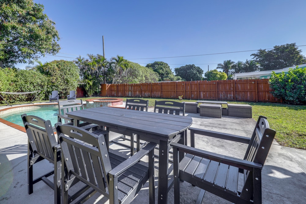Grill & Games! Family Home, 3 Mi to Pompano Beach