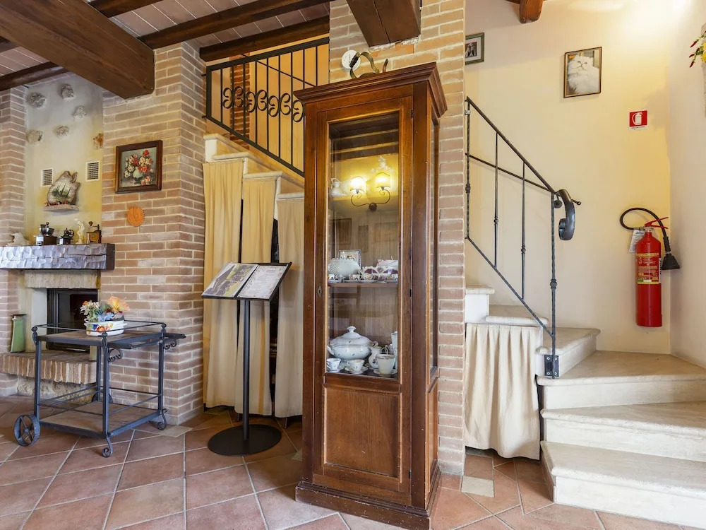 Refreshing Holiday Home in Casole D'elsa With Swimming Pool