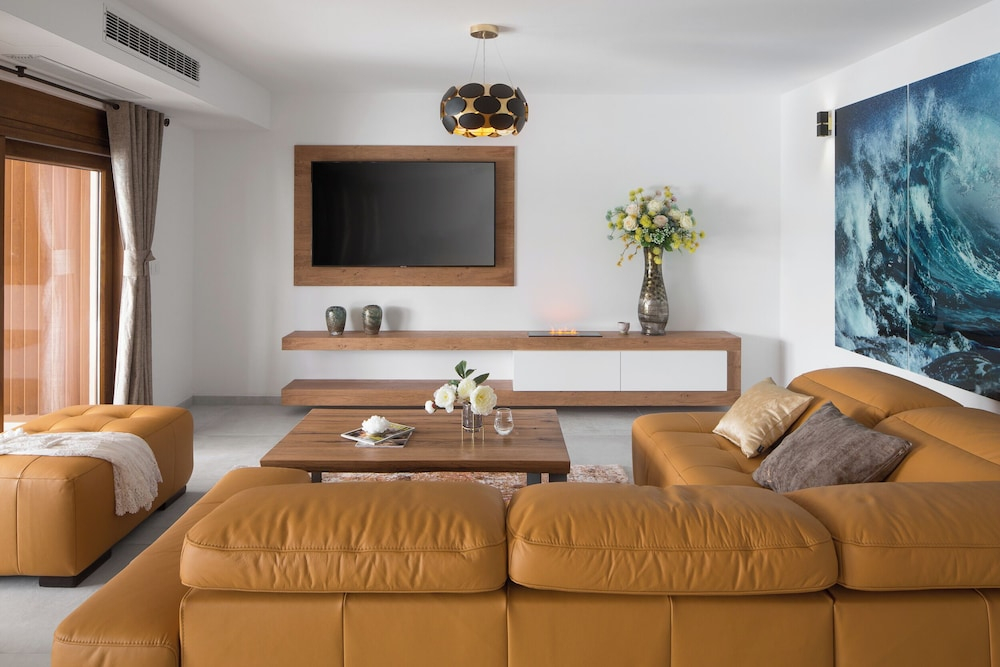Malibu Eclipse - Luxury villa with pool & spa