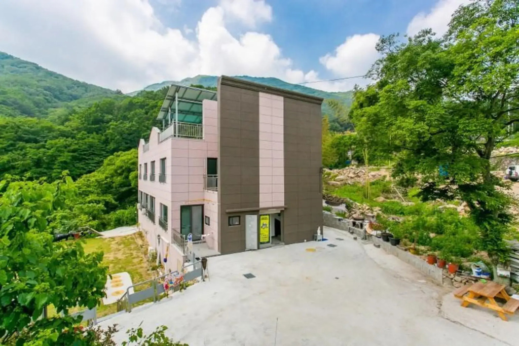 Gimhae Solar House Pension(김해 태양하우스펜션)