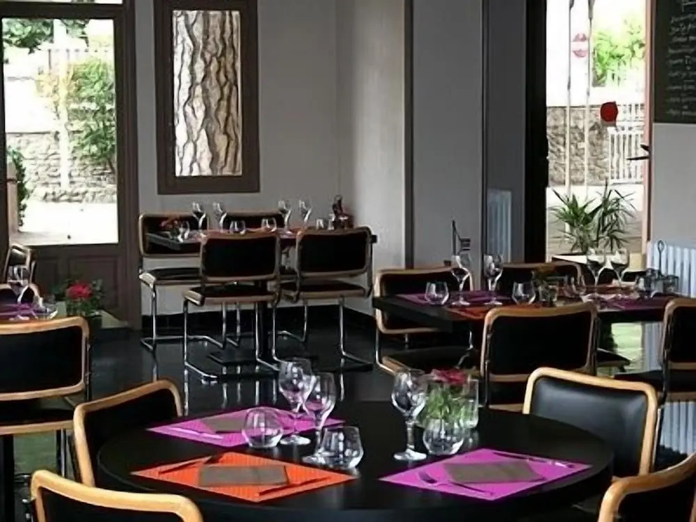 Logis Hotel-restaurant Les Glycines