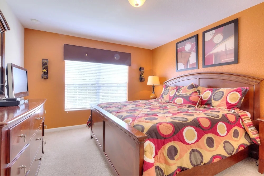 5BR 5BA Home in Windsor HIlls by CV-2538