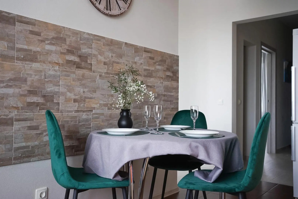 Apartments in Turist Centre of Kaliningrad (With the Botanic Garden View)