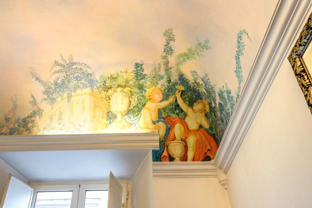 Large and Charming Flat Near Termini