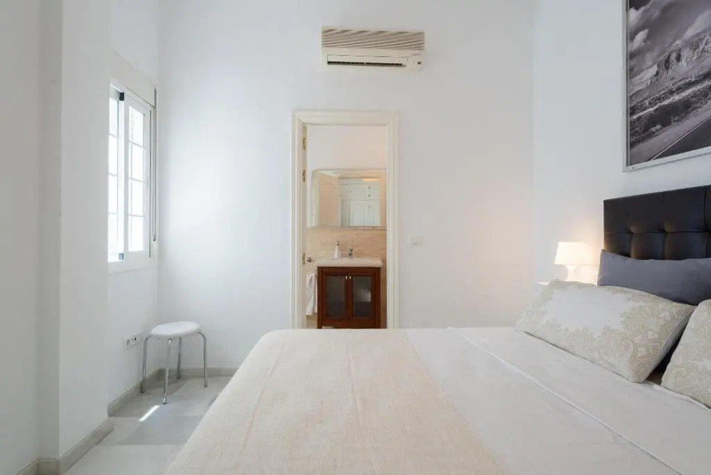 ML1C-Prime Location Marble Apartment with Patios