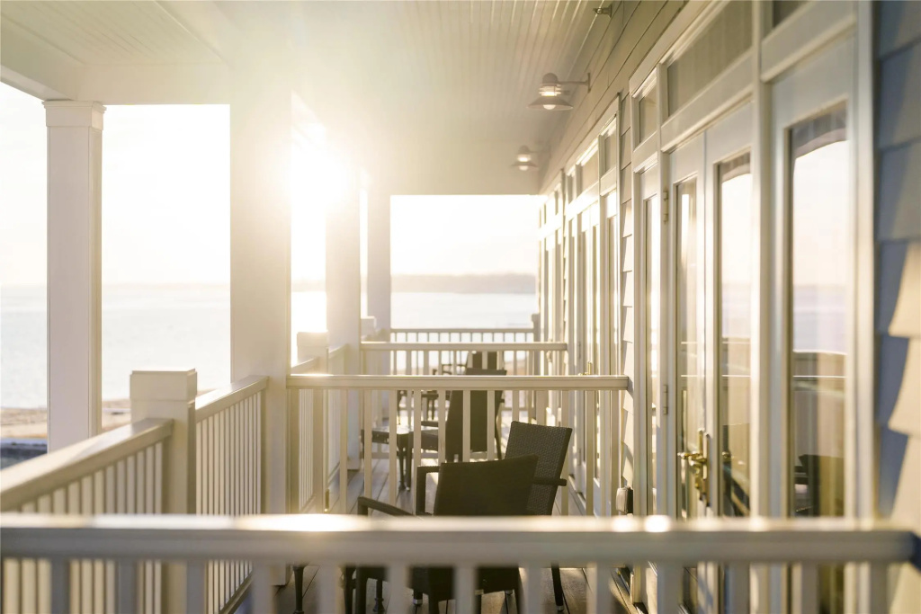 Madison Beach Hotel, Curio Collection by Hilton
