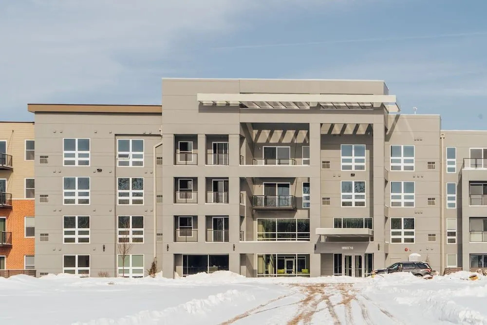 Bright Stylish 2BR Apt in Oak Brook