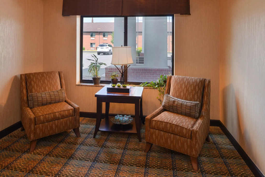 Holiday Inn Express & Suites Fairmont by IHG