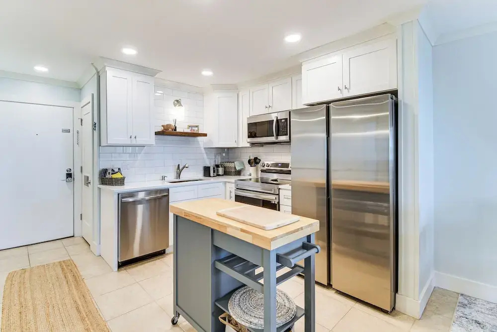 Beachfront Abode w/ Pool Access in Gulf Shores!