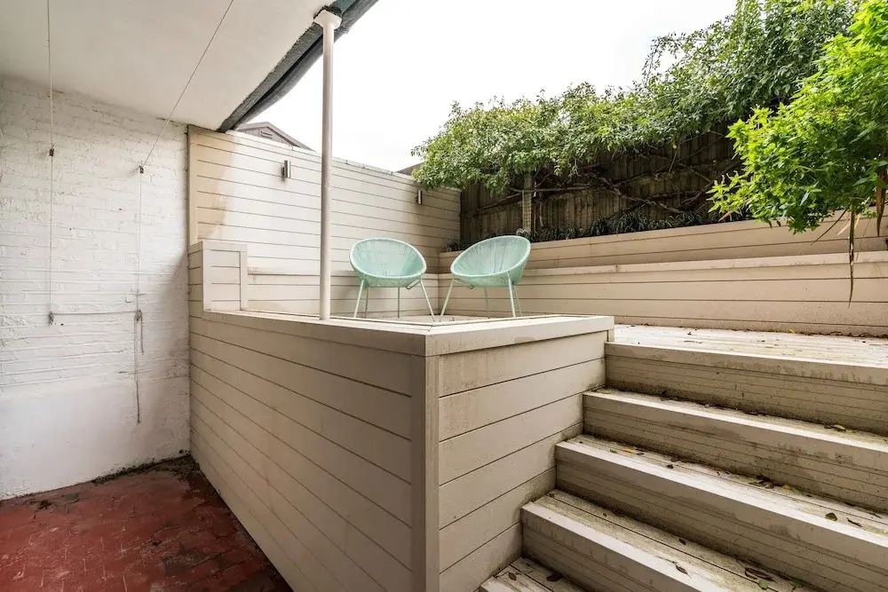 NEW Cosy 2BD Barons Court Garden Flat in the City