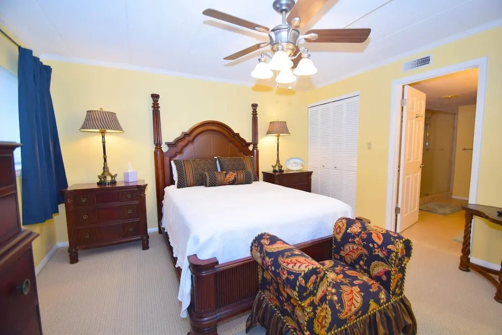 Harbour Island 304k 2 Bedroom Condo by RedAwning