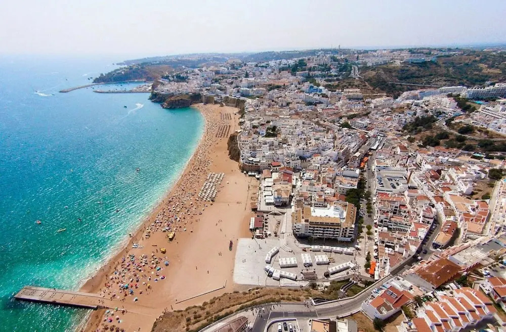 Beautiful 2-bed Apartment in Olhos de Agua