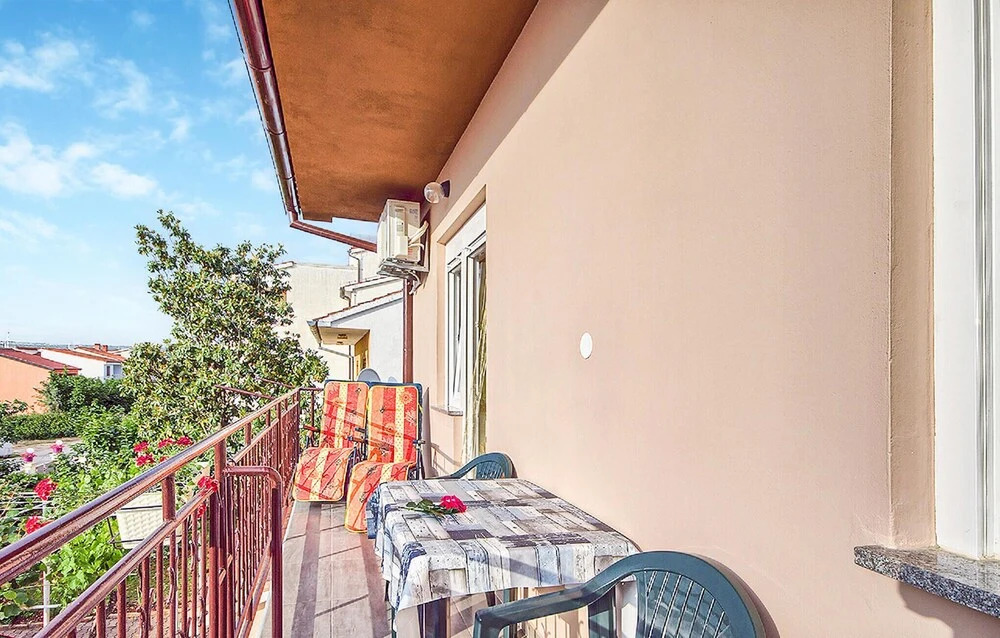 Beautiful Apartment in Valbandon With Wifi and 2 Bedrooms