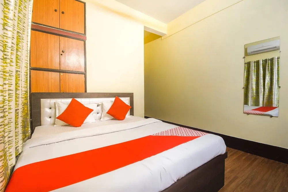OYO 49183 Meera Guest House