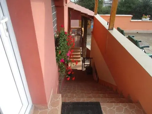 Casa Cu Piatra