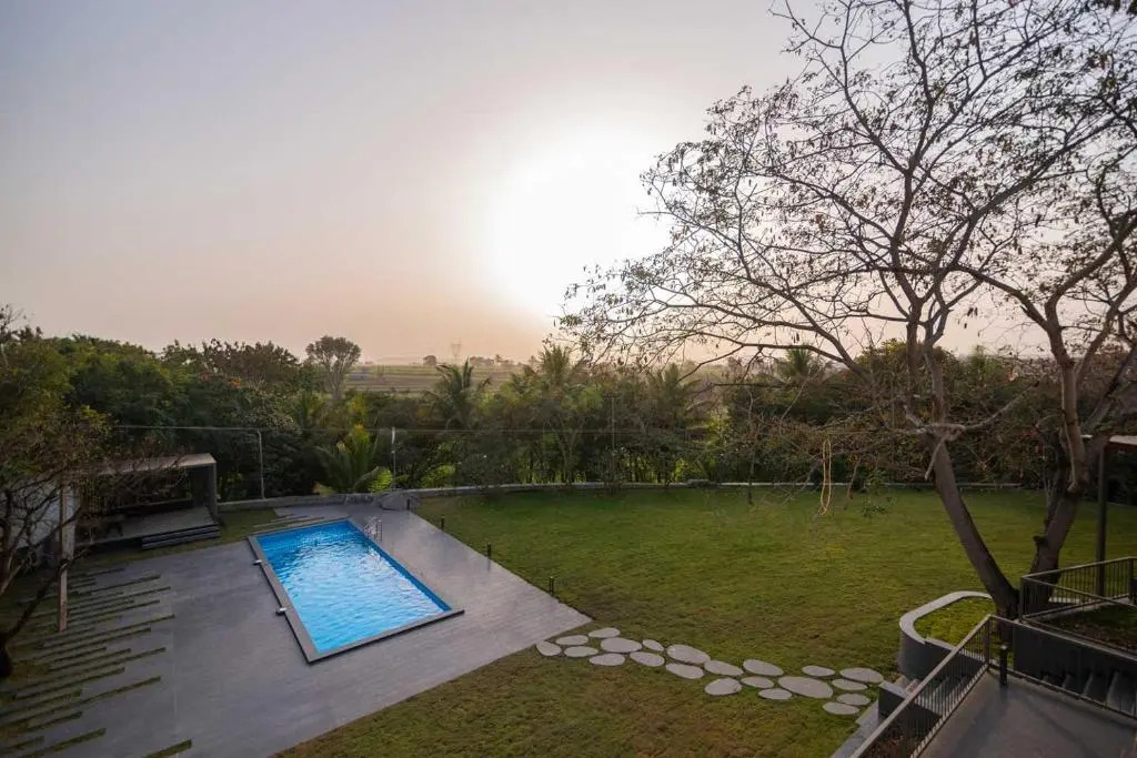 Earth Song by StayVista - Boasting an Open theatre, Games, Spacious lawn, Swimming pool & Conference room
