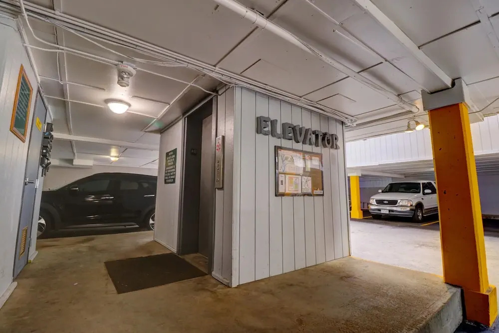 Studio with Prime Location in Heart of Center Village - CJ303 by Redawning