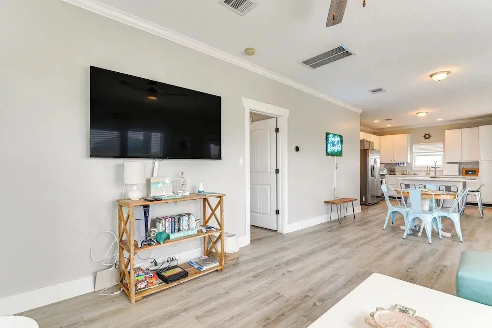 Walk to Crystal Beach: Coastal Getaway w/ Deck