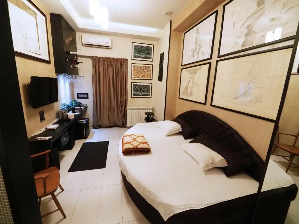 KennedyLux Apartment