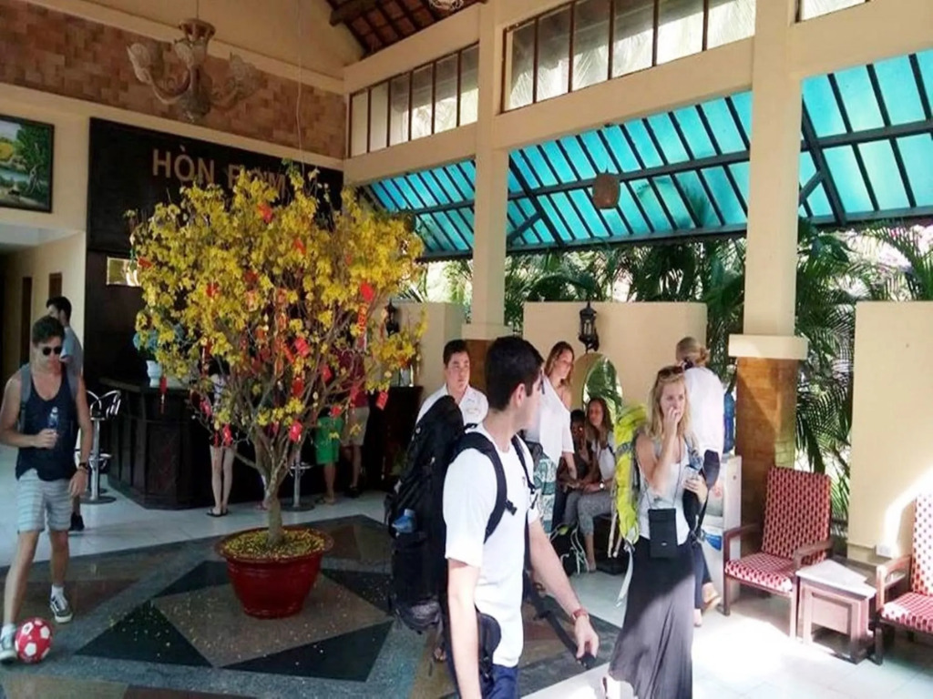 Hon Rom Central Beach Resort