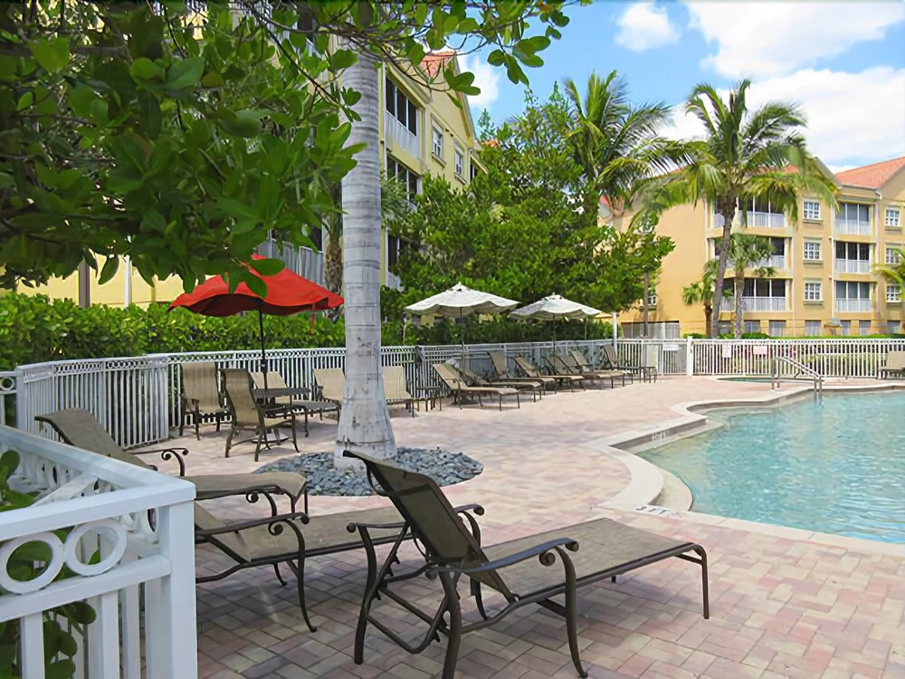 Bella Lago 122 by RedAwning