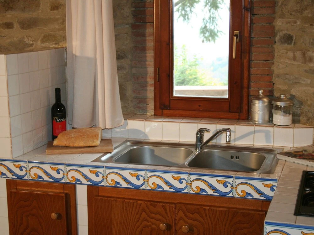 Cosy apartment in the well known Chianti area, with swimming pool and terrace.