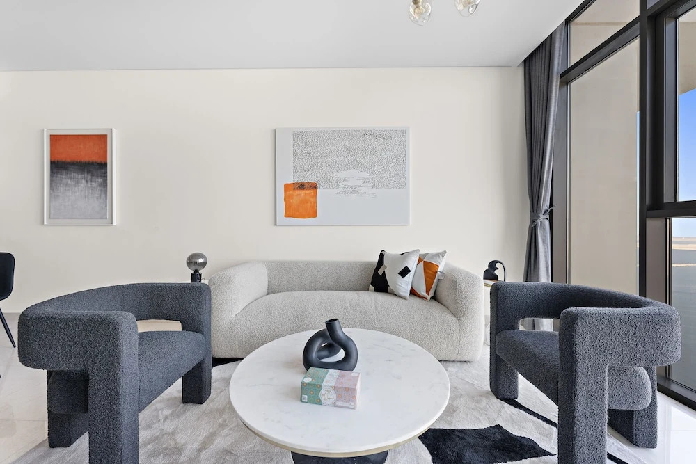 WelHome - Seaside Serenity: Spacious 1 BR in Maritime City