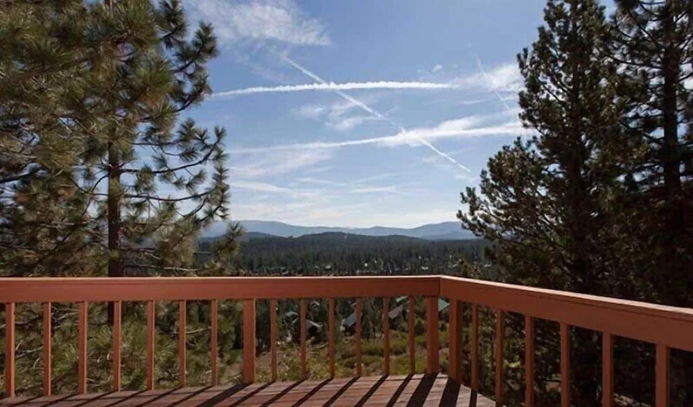 Pinnacle View