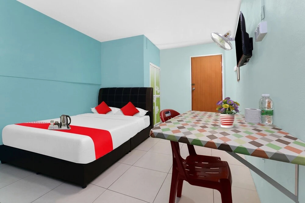 OYO 90873 Travellers Inn