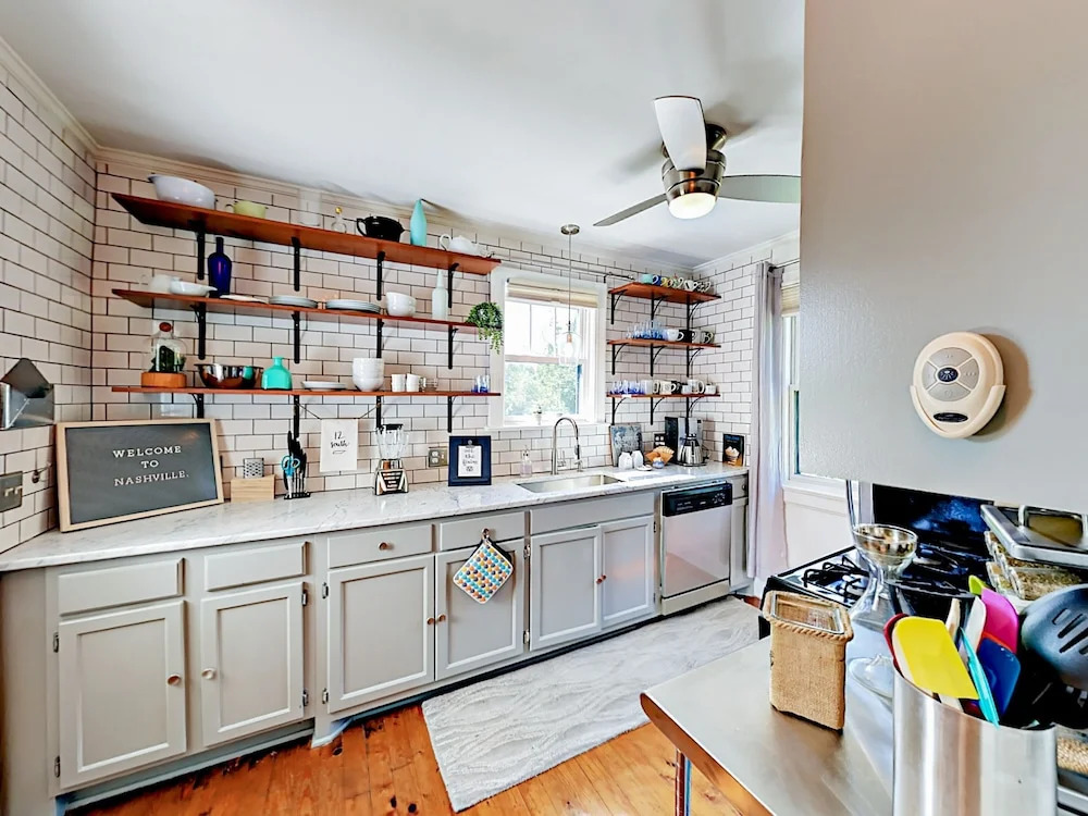 1909 Wildwood Ave Home 3 Bedrooms 2 Bathrooms Home
