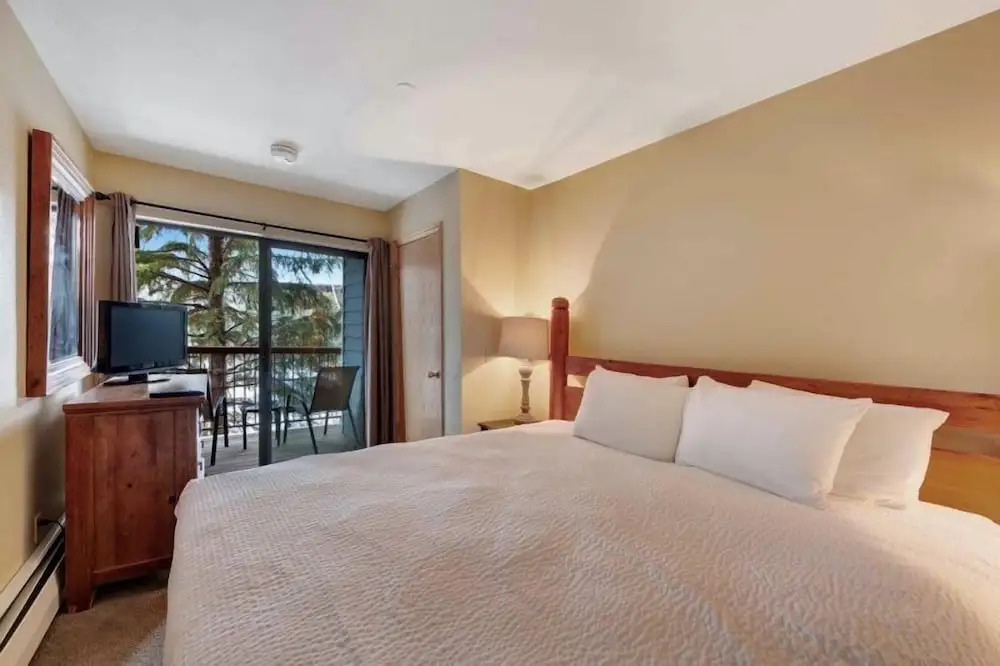 3 Bedroom Ski in Condo Only One Block From Historic Downtown, Shopping, Restaurants and Entertainment
