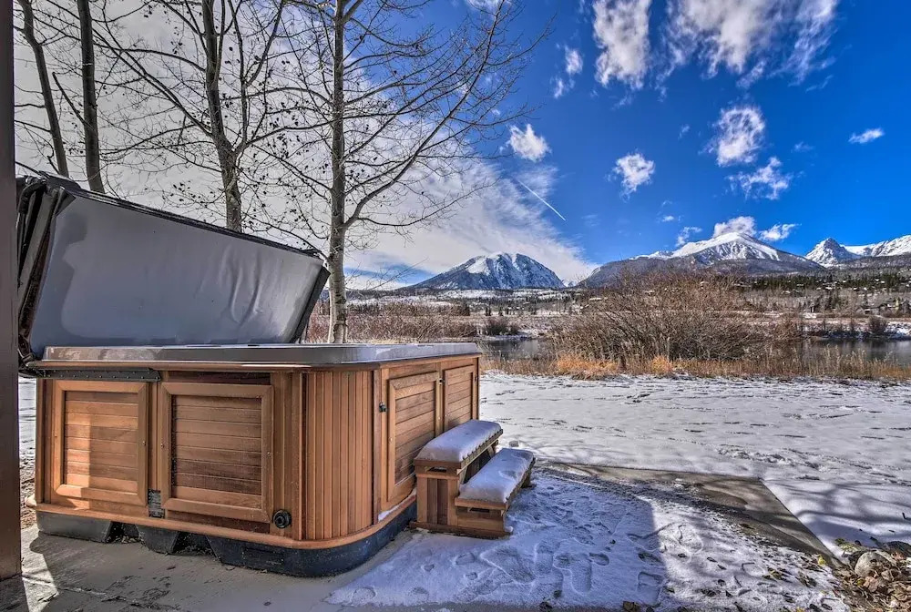 7 Mi to Keystone: Waterfront Home w/ Scenic Views