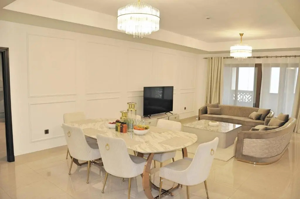 Spacious 4 bd and 2 bd apartments with amazing Sea view
