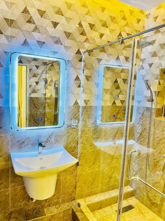 Kamara Lakeview Hotel