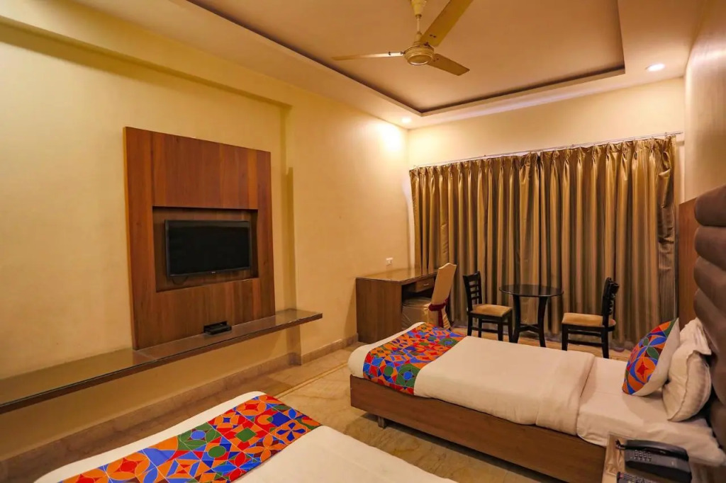 FabHotel Surya