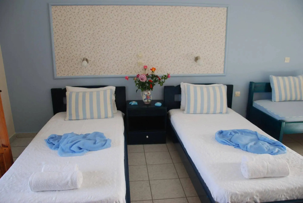 Kavos Psarou Studios & Apartments