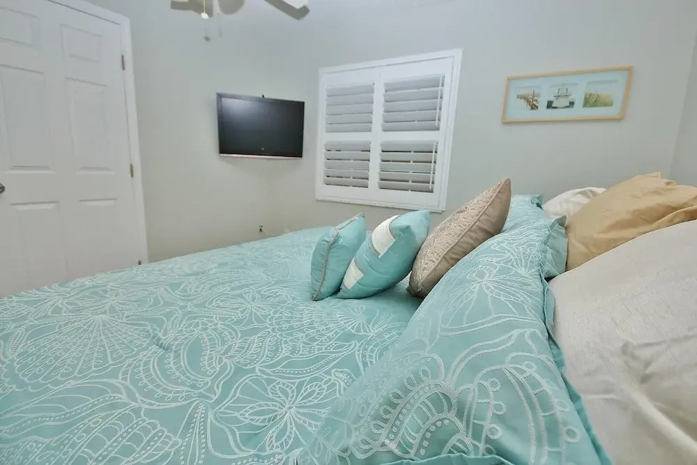Colony Beach Club 241