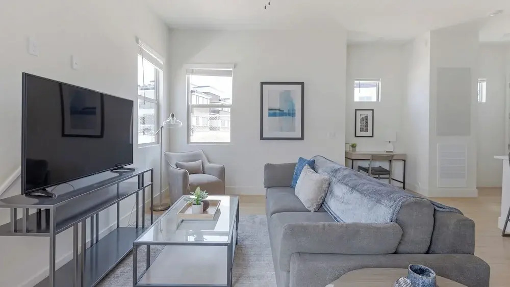 Landing Incredible 1BD Pool