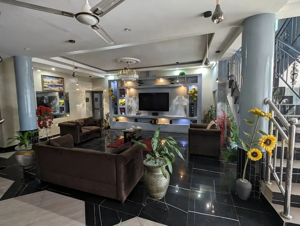 De-Kings Hotel