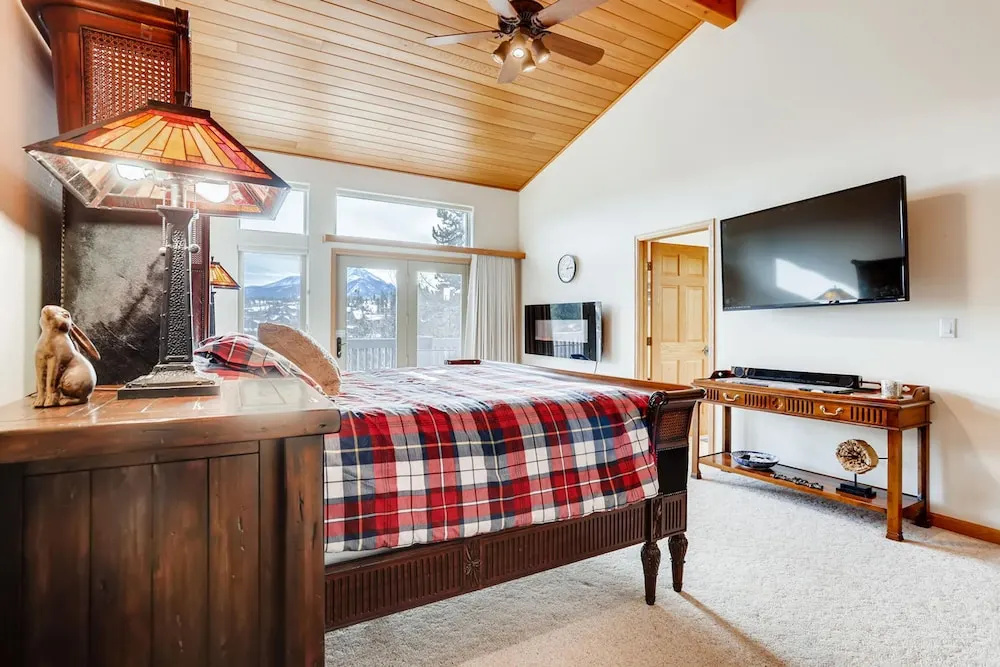122 Kings Court by Book by Owner