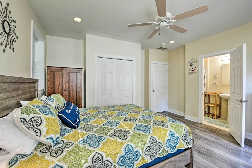Wildwood Townhome w/ Patio: 1 Block To The Beach!
