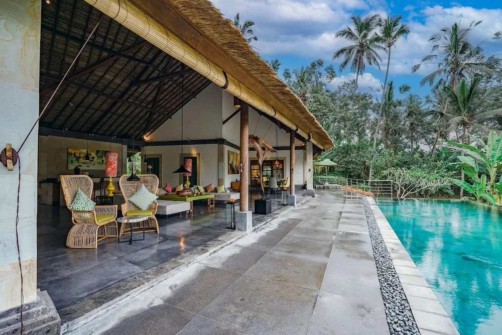 Villa Themma Jungle - Sumptuous 3BR Luxury Villa with Majestic Jungle View North of Ubud