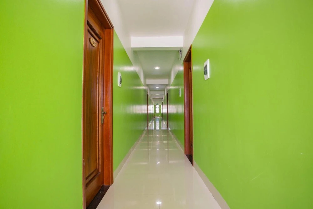 OYO 882 Lucky Hotel