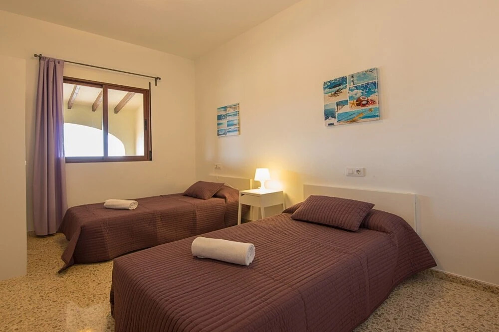 Villa - 12 Bedrooms with Pool and WiFi - 104971
